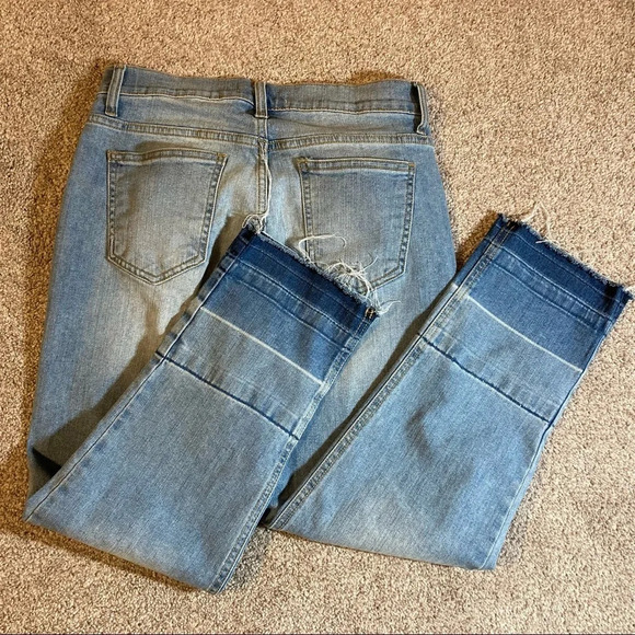 NWOT Cello High Waisted Light Wash Crop Raw Edge Ombré Hem 3 - Picture 1 of 16